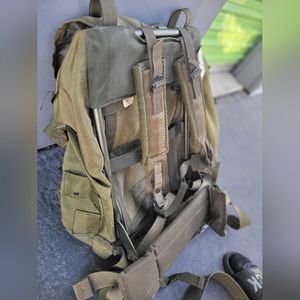 Authentic us army rucksack with metal back bracing frame